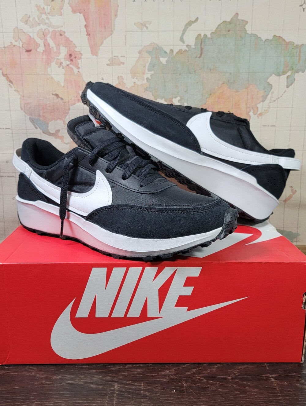 BRAND NEW Nike Waffle Debut Black/ White Men's Size 10.5